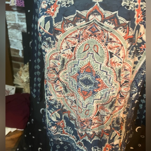 Lucky Brand 3/4 length sleeve medallion print blouse - Picture 3 of 5